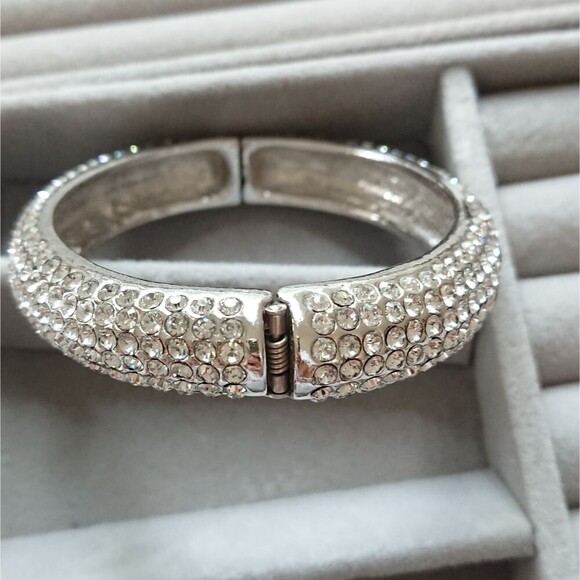 Jarin made in USA crystals bangle - Picture 9 of 10